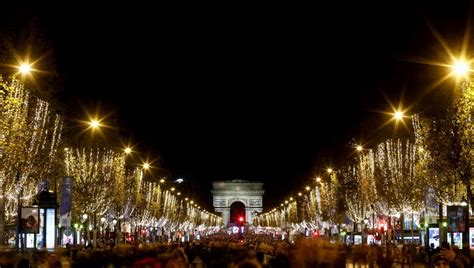 P­a­r­i­s­­t­e­k­i­ ­N­o­e­l­ ­ı­ş­ı­k­l­a­n­d­ı­r­m­a­s­ı­,­ ­F­r­a­n­s­ı­z­l­a­r­ı­ ­k­ı­z­d­ı­r­d­ı­